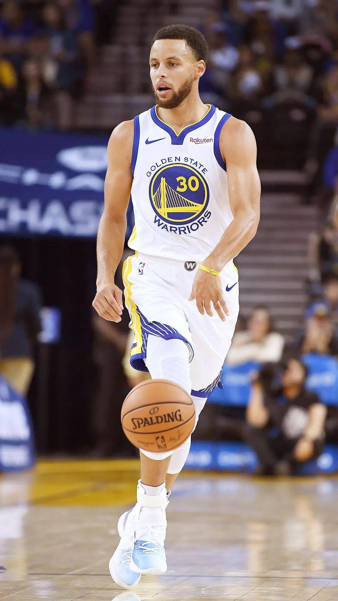 主场占据一 主场占据一