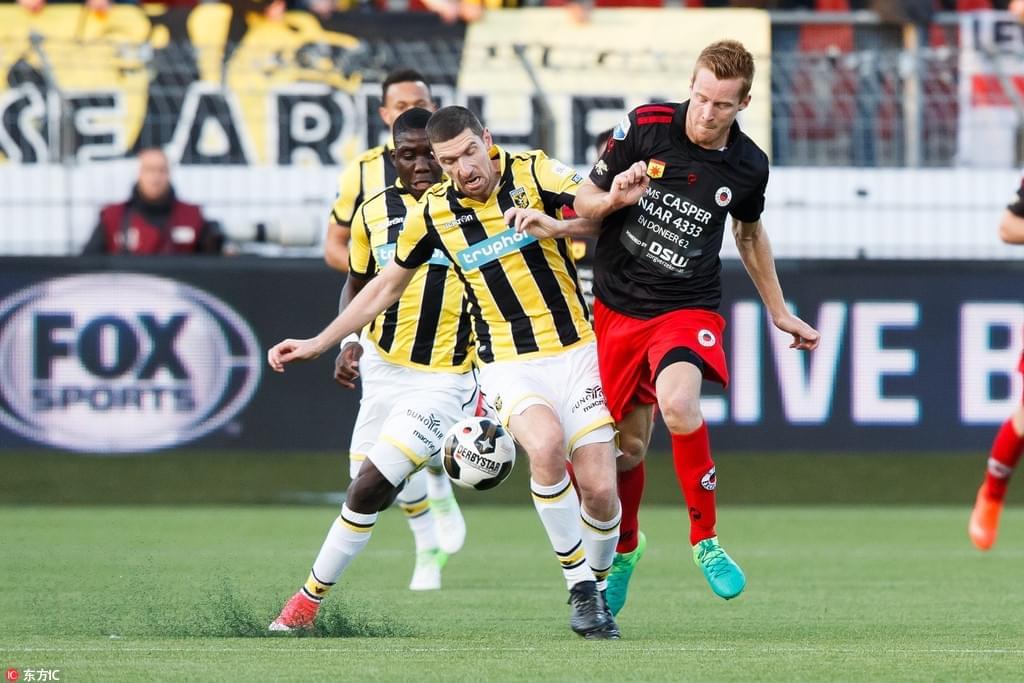 夹进退失据 夹进退失据